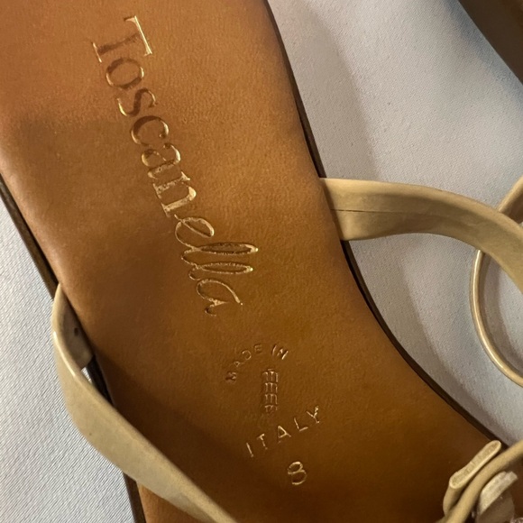 Gold and Brown  Toscanella Thong Sandals with Metallic Embellishments Size 8 - Picture 4 of 6